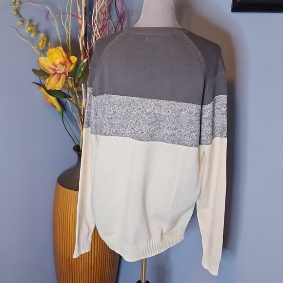 Izod Colorblock Long Sleeve Crewneck Sweater Size Large NWT - Picture 4 of 11